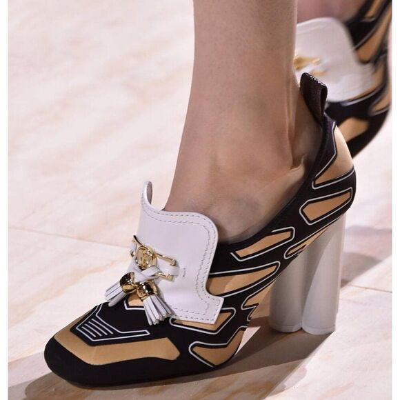 NWOT LOUIS VUITTON Spring/Summer Runway LV Logo Swift Heeled Loafers Size EU36 - Picture 1 of 15